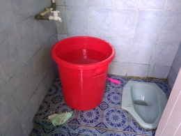 Sampah masker bekas di toilet./foto : Elvidayanty.