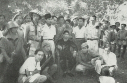 Panglima Besar Jenderal Sudirman dan pasukan TNI di salah satu markas gerilyanya. Sumber gambar: bobo,grid.id
