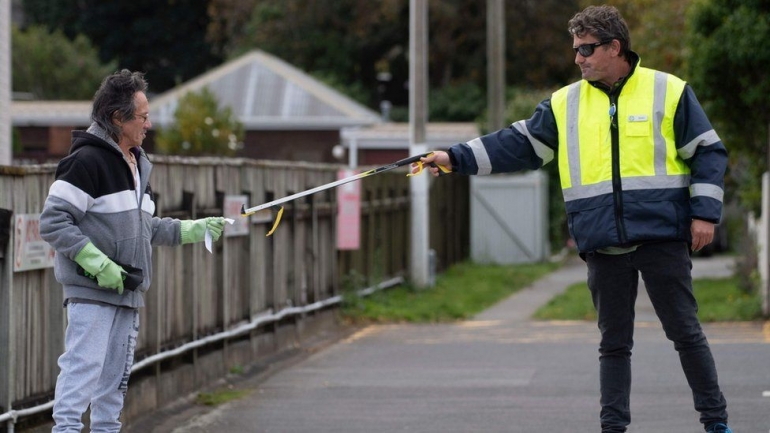 Selandia Baru menjalankan pembatasan aktivitas warga secara ketat sejak awal pandemi Covid-19. (Foto: bbc.com/AFP).
