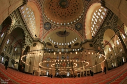 Interior Suleymaniye. Sumber: IG@tonnysyiariel