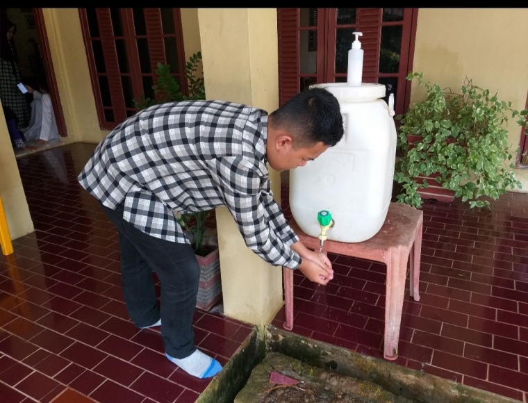 Sebelum masuk, ponakan cuci tangan dulu. Dokpri