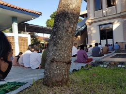 Salat Ied 1441 H, Areal Belakang Masjid Al-Ikhlas, Bojong Gede, Bogor.