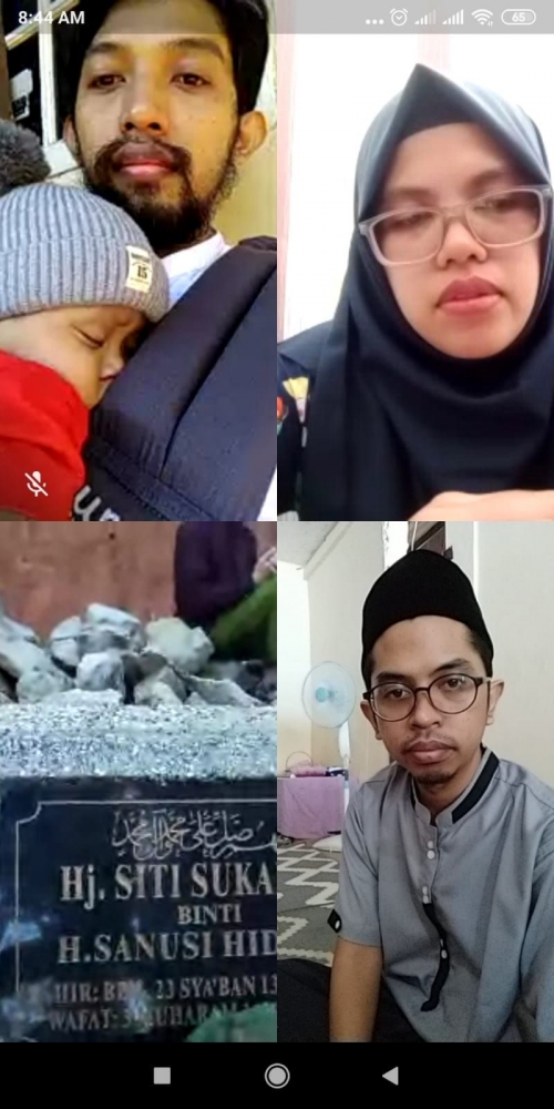 Silaturahmi virtual saat keluarga di Bandung ziarah kubur (dok.pribadi)