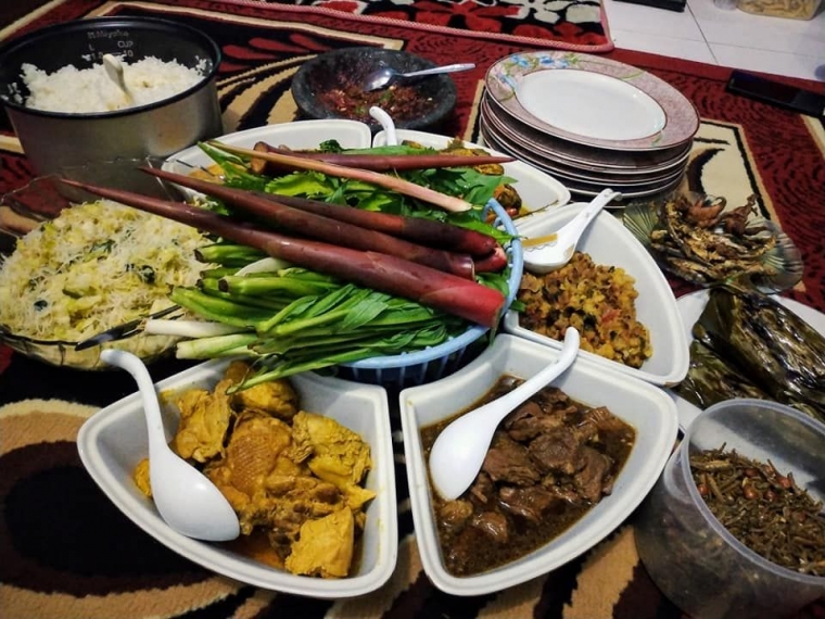 Menu makanan di rumah Abah (Dok. Pribadi)