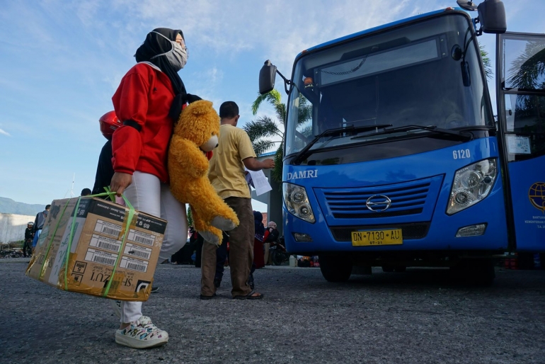 MUDIK | Foto arsip warga berangkat mudik gratius dari Kantor Dinas Perhubungan Sulawesi Tengah di Palu, Sulawesi Tengah, Rabu (29/5/2019).  Mohamad Ha