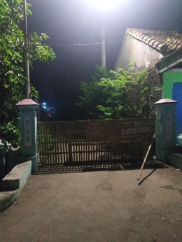 Lockdown lokal di gang flamboyan desa Sengon| Dok. Pribadi