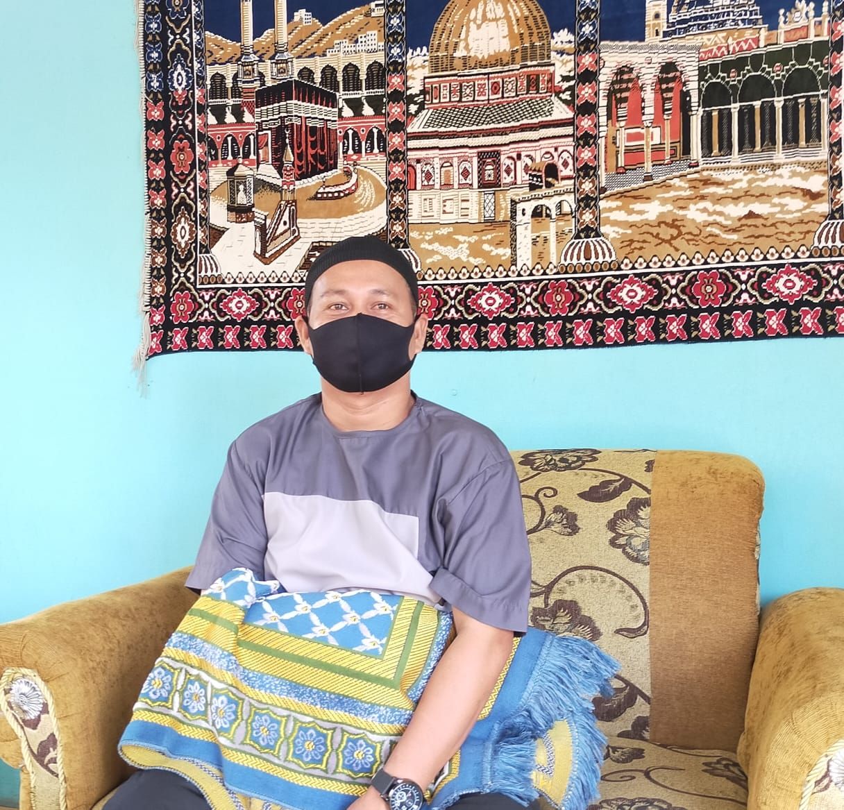 Bersiap melaksanakan Salat Id dengan tetap memakai masker|Foto: dok.pri (Weni Fitria)