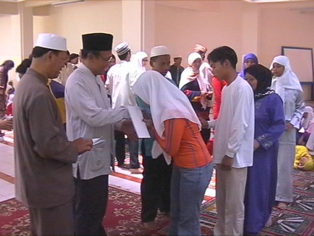 Berbagi pada Anak Yatim (dok. pribadi)