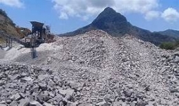 Aktivitas eksploitasi tambang di Padang Mausui, Manggarai Timur pada 2 November 2019 (Sumber: VoxNTT.com)