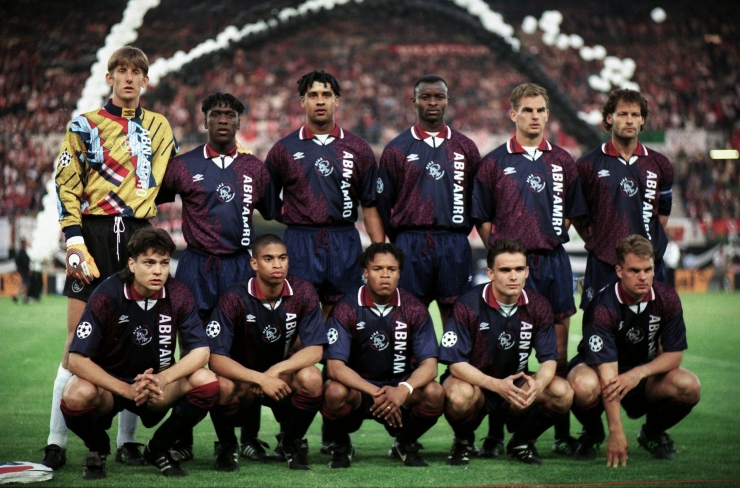 Skuat Ajax 1995 (sumber: theguardian.com)