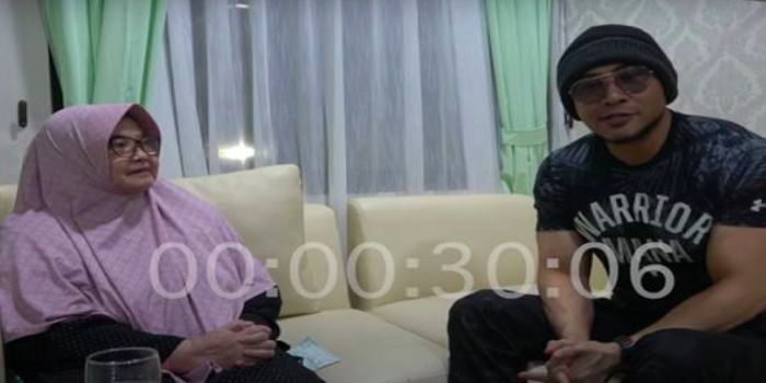 Siti Fadilah Supari saar diwawancara Deddy Corbizier | Sumber gambar : fajar.co.id / instagram Deddy Corbuzier