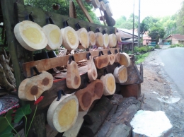 Talenan hasil kerajinan kayu Mama Bapak Kibod (Dokpri)