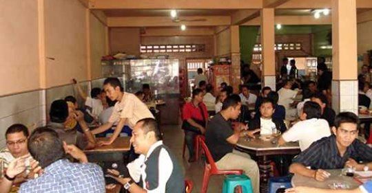 Dok. Aktifitas di warung kopi Banda aceh sebelum bulan puasa | http://cyberkupi.blogspot.com/