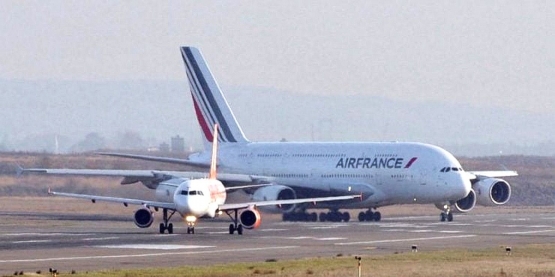 Airbus A380 disandingkan dengan pesawat lain (foto: forbes.fr)