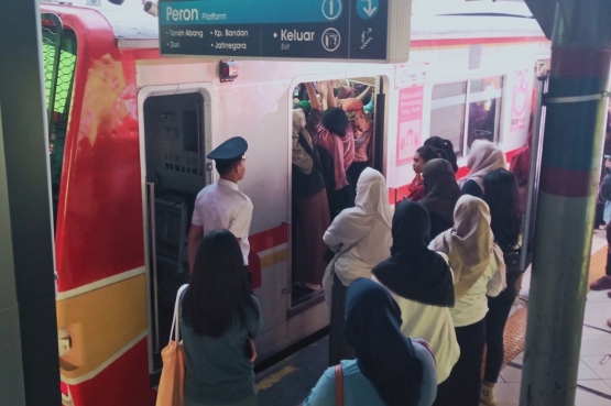 Suasana normal saat jam sibuk (foto: widikurniawan)
