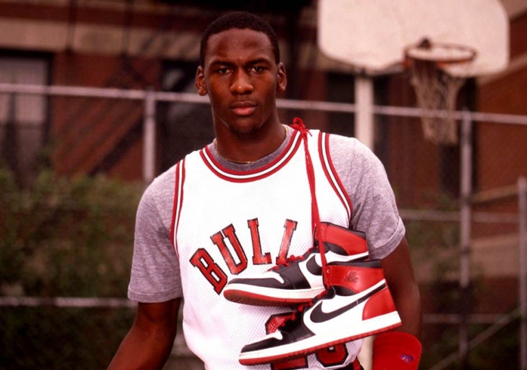 Michael Jordan dan Air Jordan 1--grailify.com
