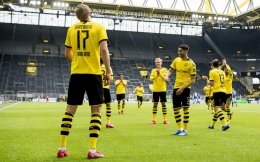 Pertandingan sepak bola Jerman antara Dortmund dan Schalke pada 16 Mei 2020 | Sumber: sports.yahoo.com