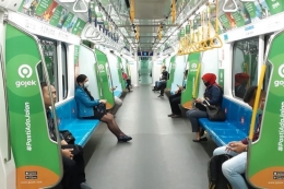 Penerapan sosial distancing di dalam MRT Jakarta, foto: ISTIMEWA