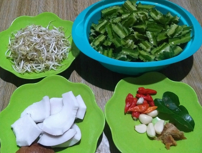 Bahan-bahan membuat urap-urap | dok.pri