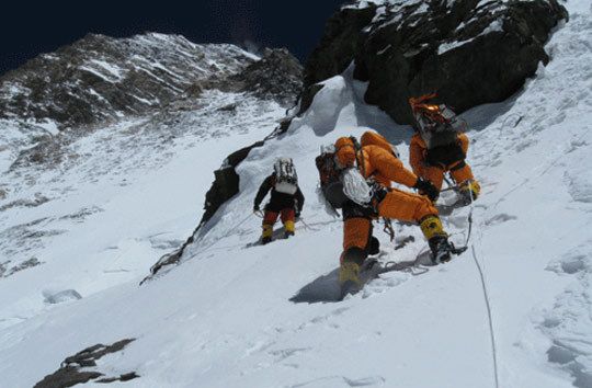 Medan berat yang dihadapi oleh para pendaki Gunung K2. Sumber gambar: www.alpinist.com/ 