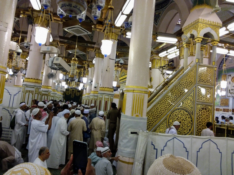 Suasana di Raudhah, Masjid Nabawi saat musim haji. Foto | Dokpri