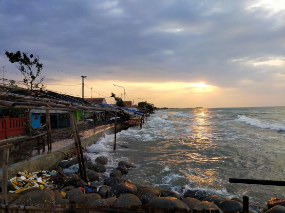 Matahari tenggelam di Objek wisata rakyat Pantaisari | dokpri