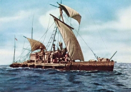 Pelayaran Kon Tiki mengarungi samudera Pasifik pada tahun 1947 (sumber: www.britannica.com)