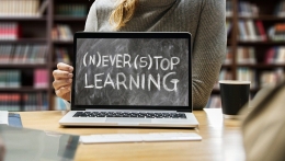 Belajar TI di online academy (sumber: Pixabay.com/Geralt)