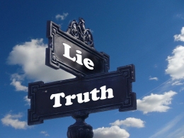 Hidup itu pilihan untuk berada di jalan kebenaran atau kebohongan (pixabay)