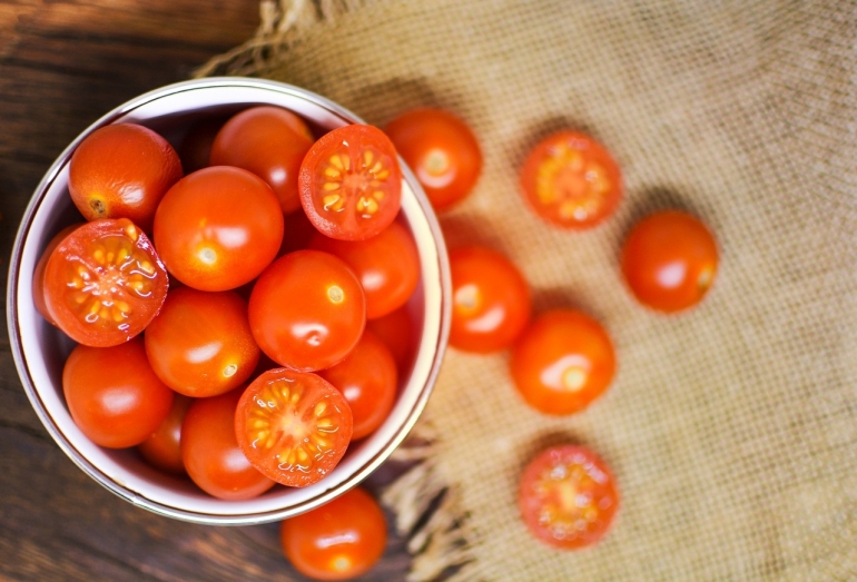 Ilustrasi kehidupan dari tomat cherry (Sumber: Pixabay.com)