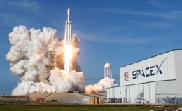 Perusahaan SpaceX| Source : cnbcindonesia.com (Foto : Reuters)