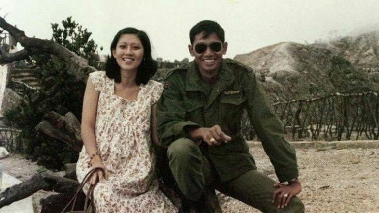 Foto kenangan kebersamaan SBY dan Ibu Ani saat masih muda - Sumber Foto: twitter.com/narkosun 