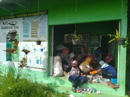 Gedung Bank Sampah 'Sampah Sahabatku' Desa Muntang/Foto: Lilian Kiki Triwulan