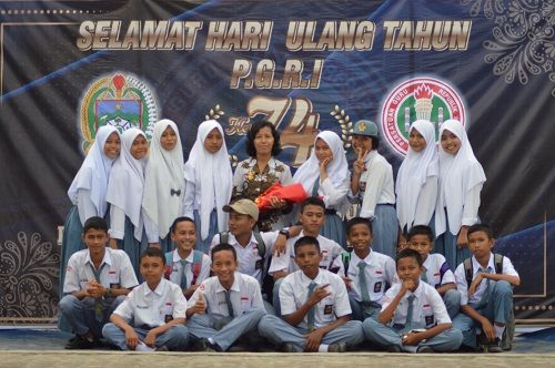 Siswa SMA Beffoto bersama guru (sumber: Dokpri)