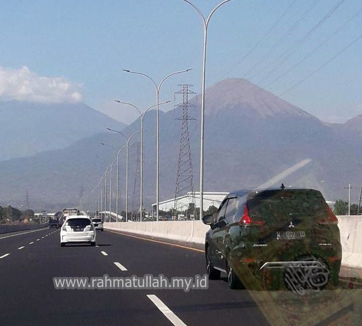 suasana di tol singosari, perjalanan menuju kota batu