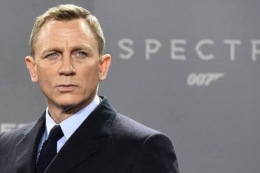 James Bond contoh karakter ideal sosok Gentleman modern (Sumber : AFP PHOTO/TOBIAS SCHWARZ via kompas.com)