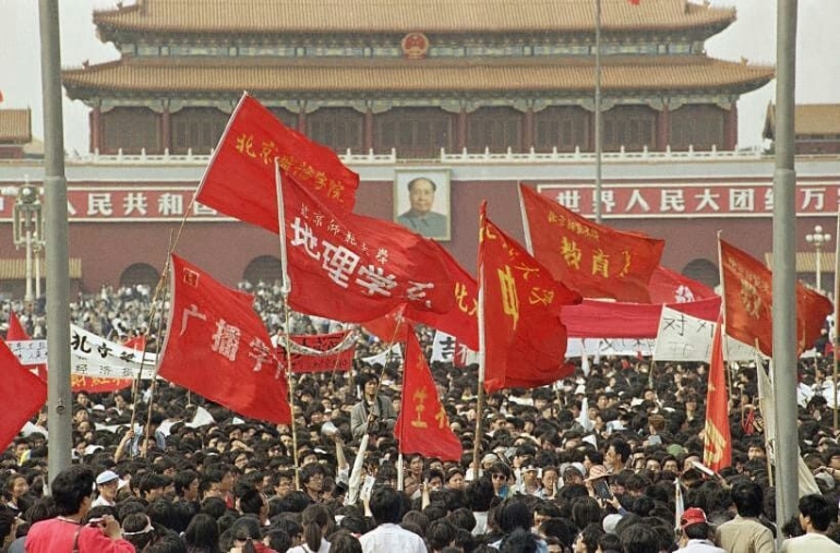 Demonstrasi di Tian An Men/ Sumber : BBC.com