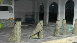 Perluasan area salat di halaman masjid. | foto: MuhamadIrfanPrasetyo/dokpri