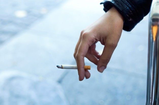 ilutsrasi wanita merokok | Source : freepik.com