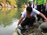 Meneliti Kualitas Air Sungai Deli Akibat Perubahan Iklim. sumber: dokpri