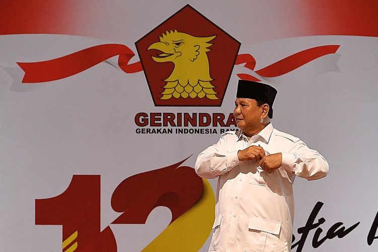 Ketua Dewan Pembina Partai Gerindra Prabowo Subianto meninggalkan panggung seusai menyampaikan pengarahan dalam peringatan HUT ke-12 Partai Gerindra di kantor DPP Partai Gerindra, Jakarta Selatan, Kamis (6/2/2020). Kegiatan yang dihadiri oleh para kader Partai Gerindra tersebut mengangkat tema Setia Bergerak untuk Indonesia Raya.?ANTARA FOTO/Sigid Kurniawan/aww. (ANATRA FOTO/SIGID KURNIAWAN)