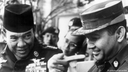 Dua mantan presiden, Sukarno dan Suharto (dw.com).
