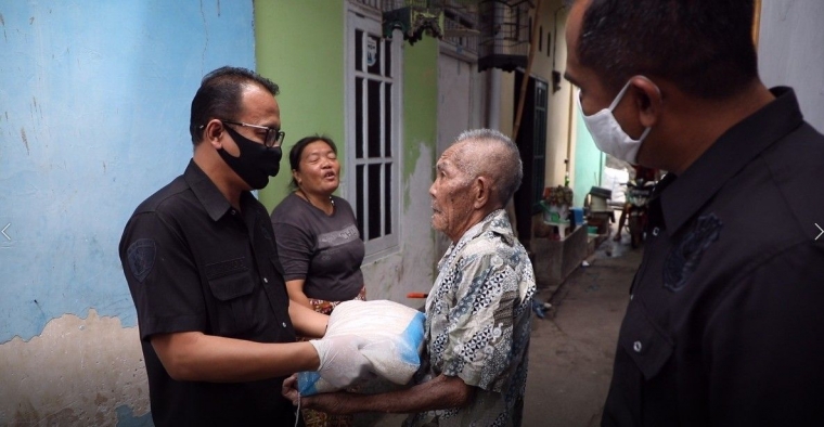 Warga merasa haru atas bantuan dari POLDA NTB | dokpri