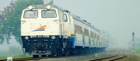 Kereta Purwojaya Eksekutif Terbaru Perkembangan Angkutan Kereta Api Wilayah Cilacap pada Era Modernitas