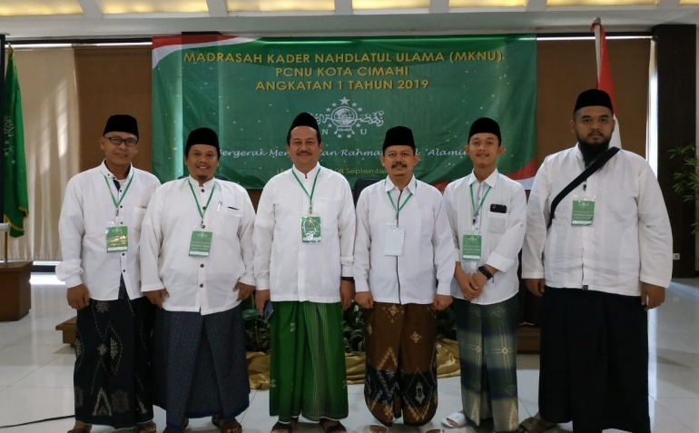 Madrasah Kader Nahdlatul Ulama (MKNU) Kota Cimahi Jawa Barat dari kiri Prof. Arif Rahman Hakim, Abdus Saleh Radai, H. Hendra Cipta Dinata, Dr. Kurnali (abdussalehradai.blogspot.com)