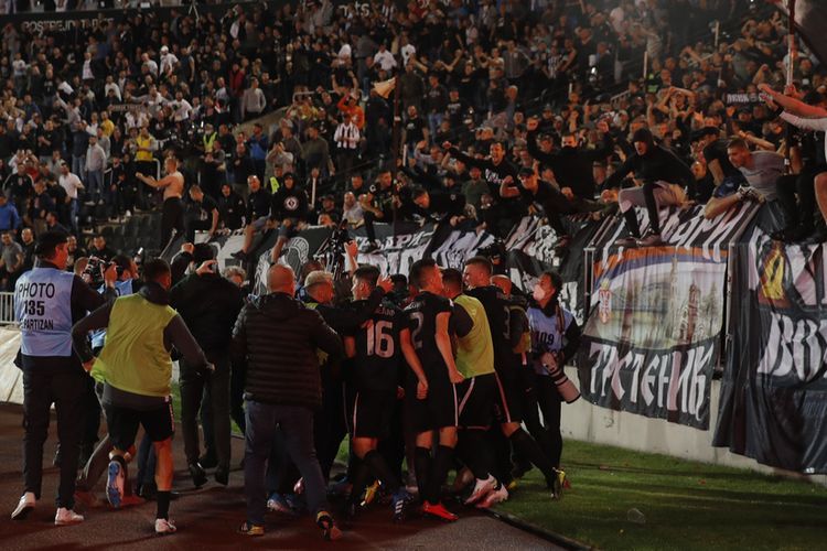 Suasana laga Eternal Derby (Kompas.com)