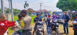 Pembagian Paket PHBS di desa Subik