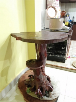 Salah satu meja hias mini dari kayu hasil kerajinan rumahan (Dokpri)