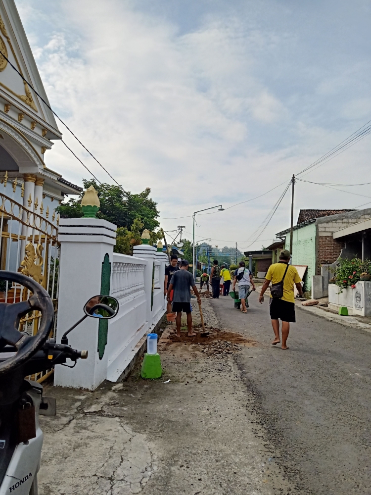 Kerja bakti warga (Doc.pribadi)