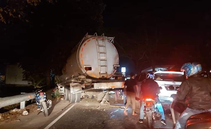 Kecelakaan antara Tangki Semen dan Boks di jalan raya Sukabumi - Cianjur , satu orang meninggal dunia. Foto Istimewa